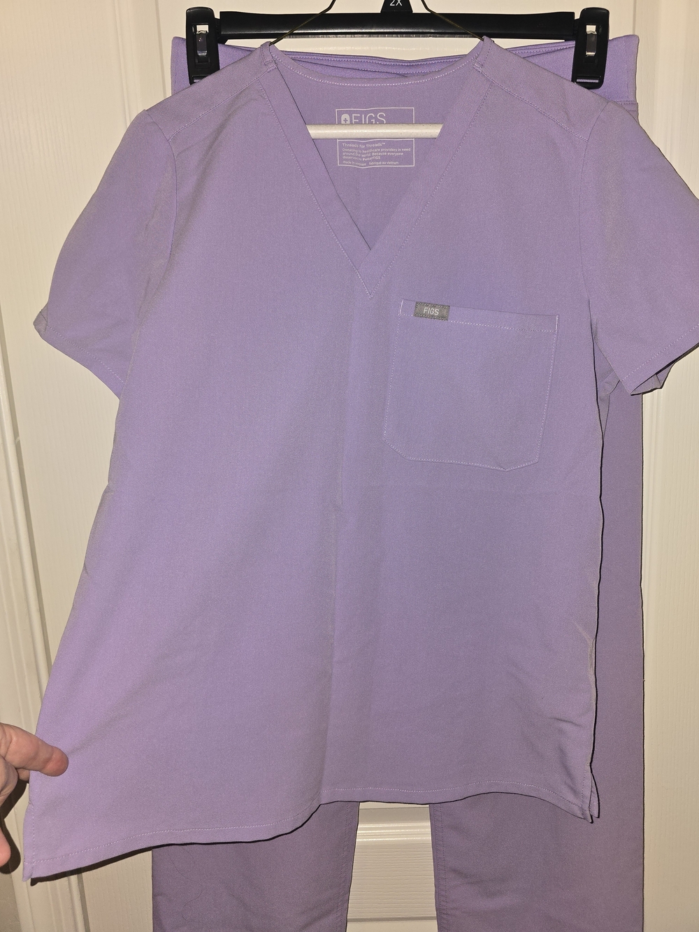 Figs LIKE NEW Lavender Scrubs Set with V-Neck Top - Size SMALL - Picture 2 of 7